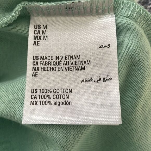 Mint green 3/4 sleeve top with bubble accent on front size women’s medium - Picture 7 of 7